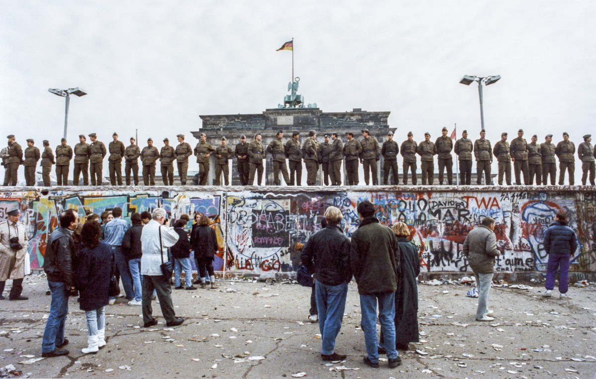Berlin Wall: The Rise and Collapse of a Cold War Symbol